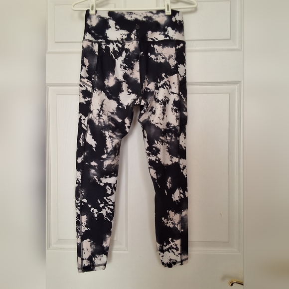 💥SALE💥Balance Collection, Medium, Black & White Varigated Leggings - Picture 6 of 6